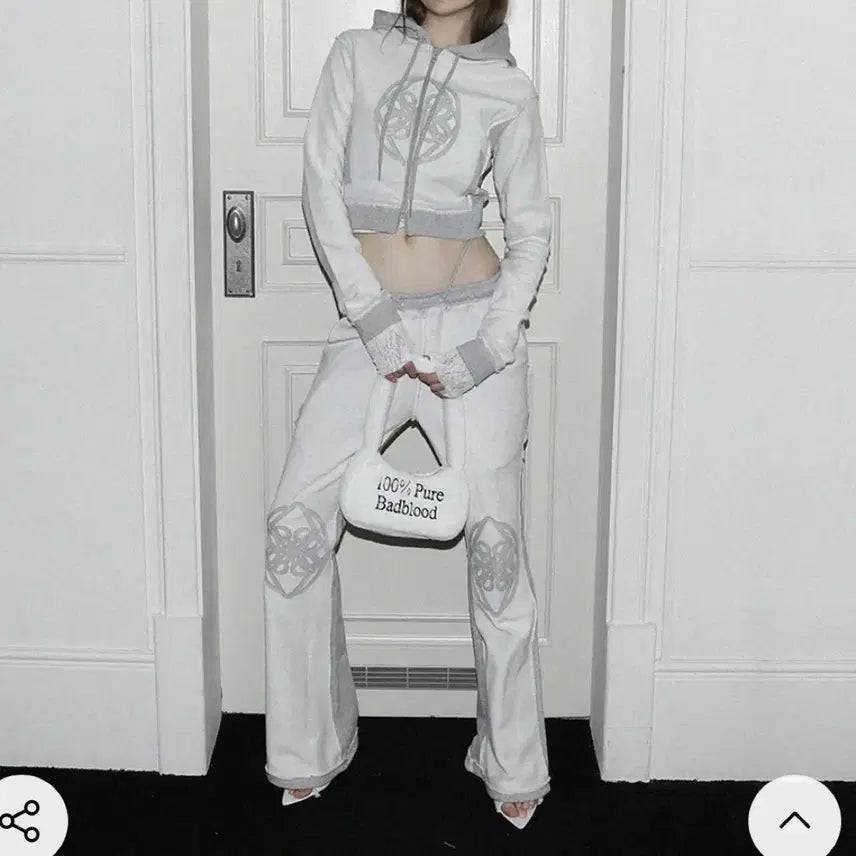 [BUNJANG] Bad Blood Fleur Patch Bootcut Pants Training / 배드블러드 플뢰르 패치 부츠컷 팬츠 트레이닝