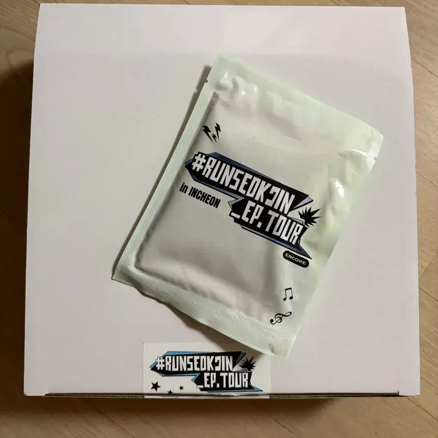 [BUNJANG] Jin Gift Photocard Set / 런석진 기프트 포카포함 박스만 개봉