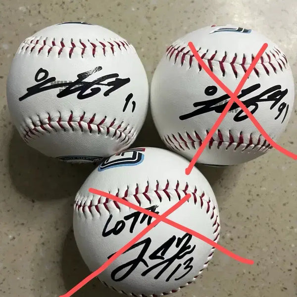 [BUNJANG] Lotte Giants Yoon Dong-hee, Jeon Min-jae Autographed Baseball / 롯데자이언츠 윤동희 전민재 친필 싸인볼 로고볼