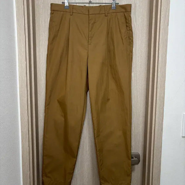 [BUNJANG] Theory Curtis Combat Gabardine One-Pleat Tapered Fit Slacks - Khaki / 띠어리 커티스 컴뱃개버딘 원턱 슬랙스32/카키(황갈색)