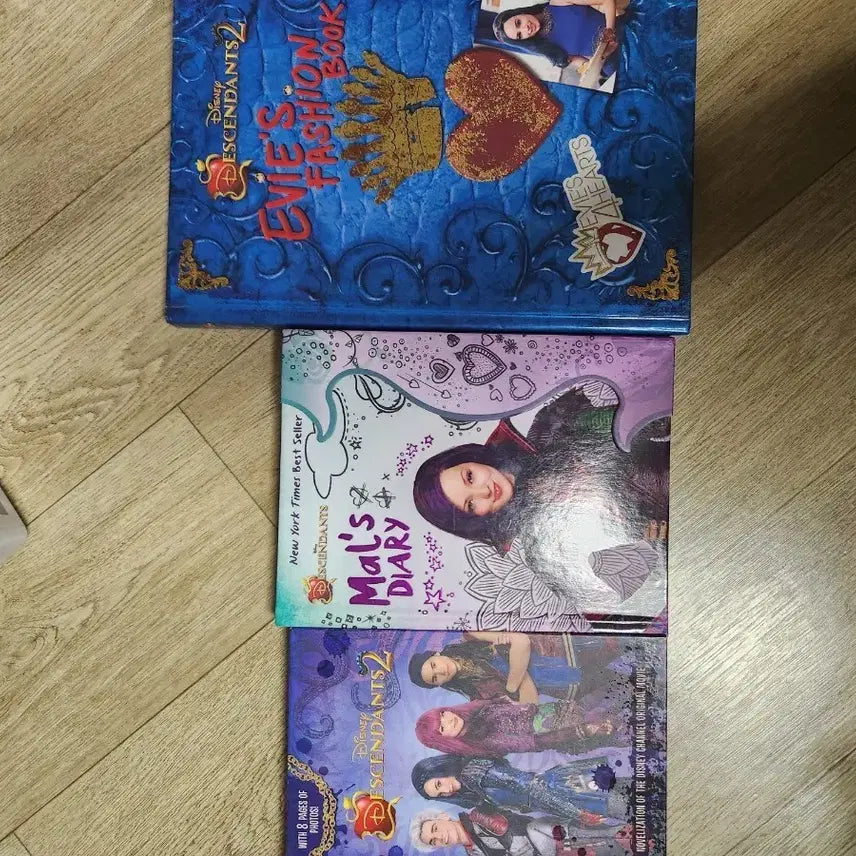 [BUNJANG] Descendants Series Collection: Novelization, Mal's Diary, Evie's Fashion Book / 디센던츠(Descendants)관련 도서 3권