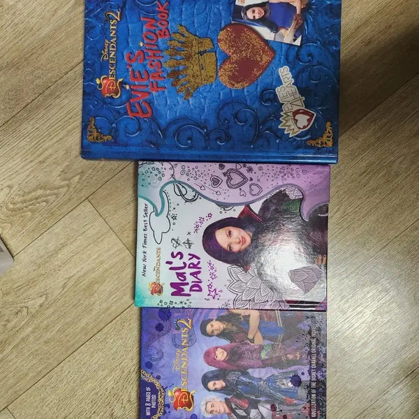 [BUNJANG] Descendants Series Collection: Novelization, Mal's Diary, Evie's Fashion Book / 디센던츠(Descendants)관련 도서 3권