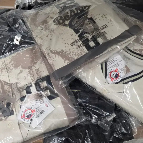 [BUNJANG] TXT Soobin 'Clay Uniform' + Scarf + Commemorative Ball Set (Sealed) / [XL.XXL] 정수빈 흙니폼 + 머플러 + 기념구 세트