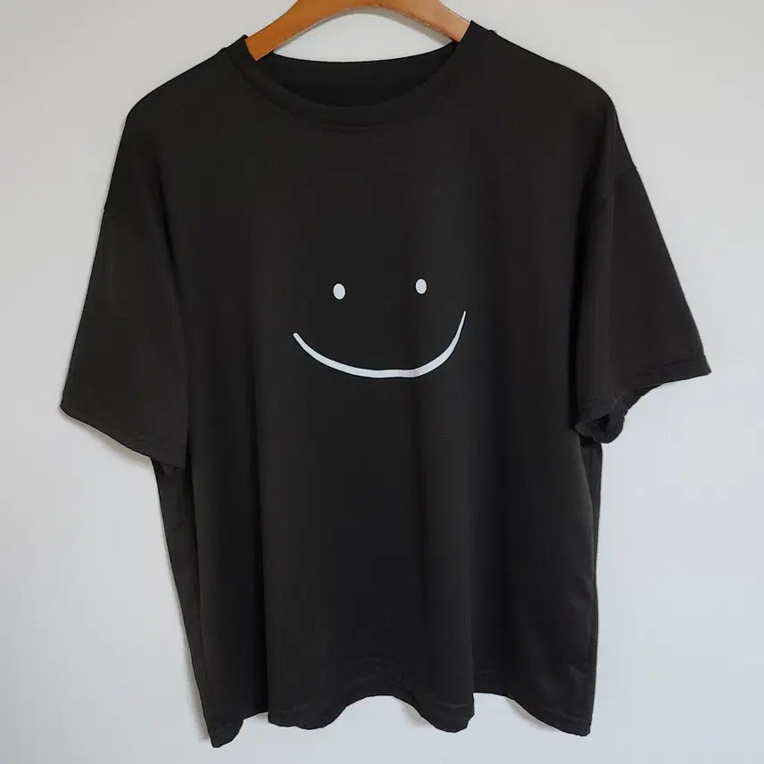 [BUNJANG] Unisex Smile Graphic Short Sleeve T-Shirt - Black / 스마일 반팔티 반팔 티셔츠 남녀공용 블랙  [Free]