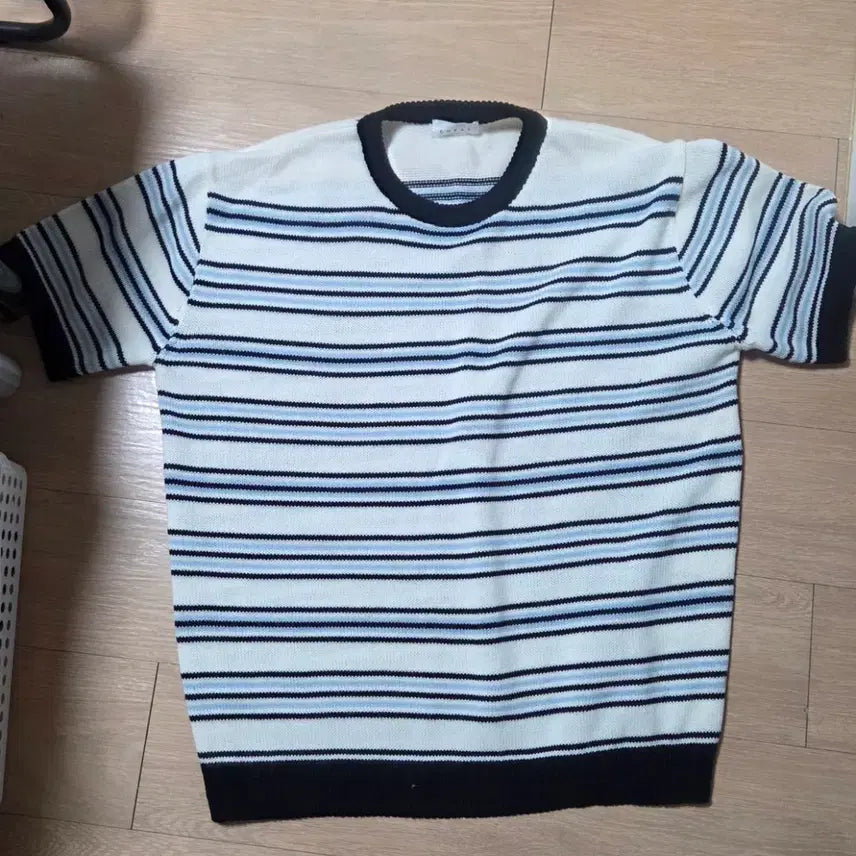 [BUNJANG] Striped Short-Sleeve Polo Knit (Free Size) / 반팔 카라 니트 free 일괄