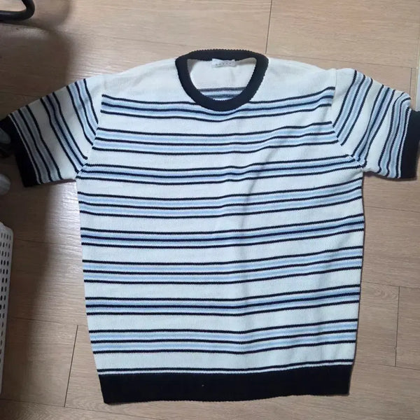 [BUNJANG] Striped Short-Sleeve Polo Knit (Free Size) / 반팔 카라 니트 free 일괄