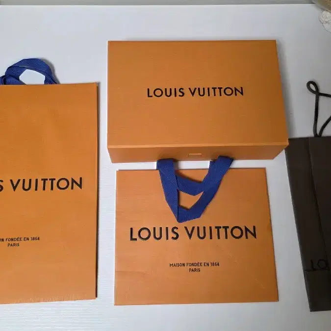 [BUNJANG] Louis Vuitton Box and Shopping Bag Bundle / 루이비통 박스, 쇼핑백 일괄