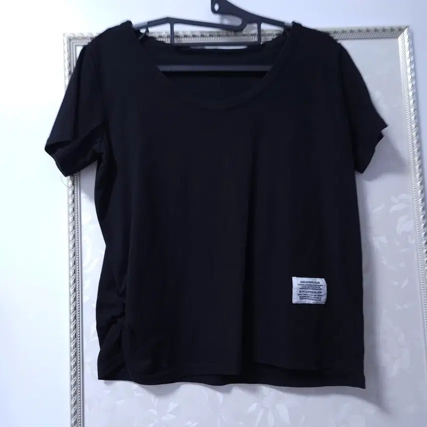 [BUNJANG] Black Short-Sleeve T-Shirt with Shirring / 블랙 반팔 티셔츠
