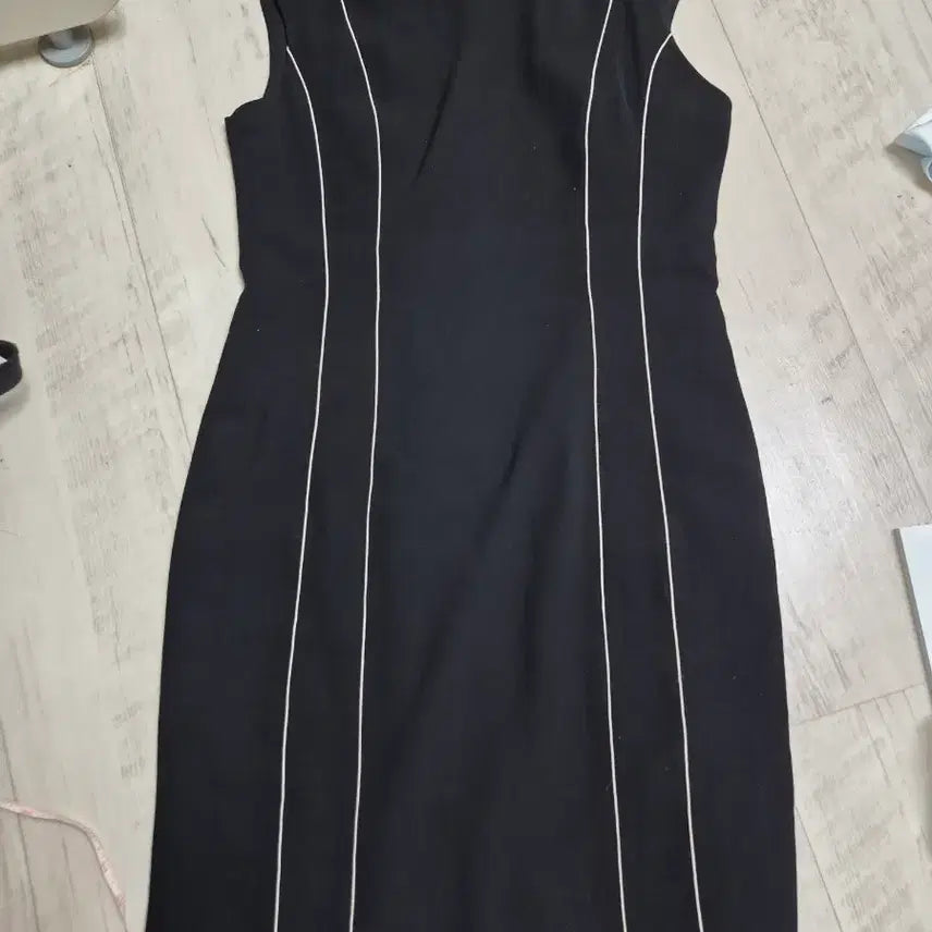 [BUNJANG] Chaletrain Sleeveless Midi Dress / 샤틀레인 민소매 원피스  66
