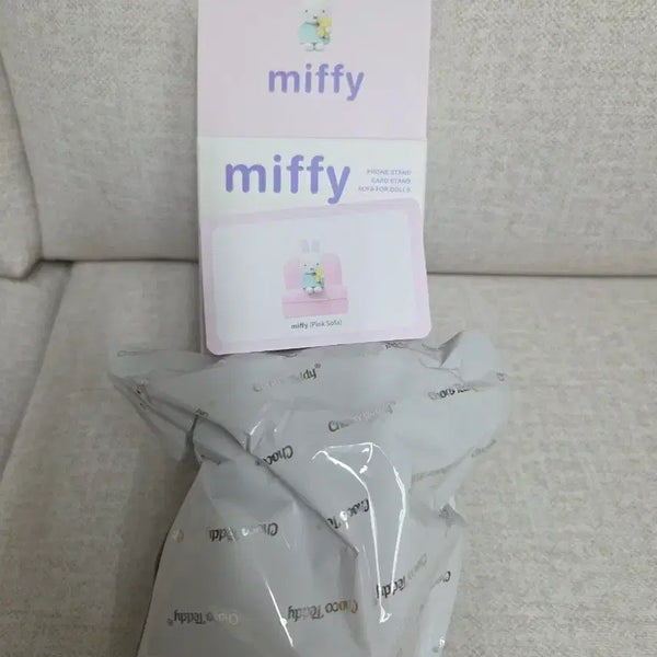 [BUNJANG] Miffy Pink Sofa Mini Figure Phone Stand / (단순개봉) 미피 핑크 소파 핸드폰 거치대