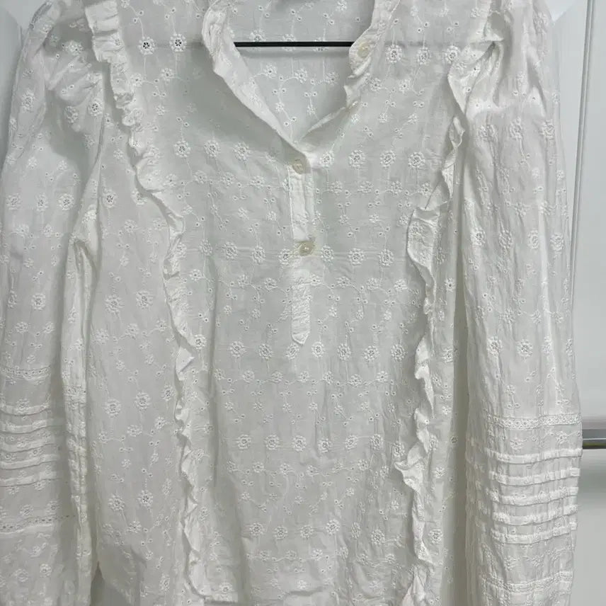 [BUNJANG] French Paris White Embroidery Cotton Blouse Size S / 프렌치파리 화이트 자수 코튼 블라우스 S