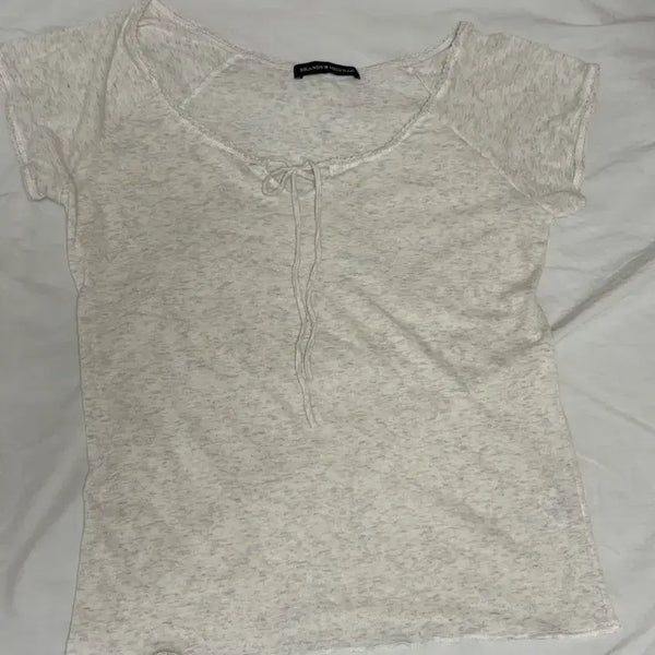 [BUNJANG] Brandy Melville Eyelet Short Sleeve T-Shirt / 브랜디멜빌 아일렛 반팔티