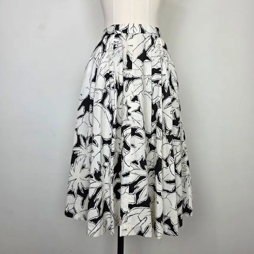 [BUNJANG] Lantana Black Ivory Leaf Pattern Flare Skirt / 재팬 Lantana 블랙 아이보리 리프 패턴 플레어 스커트