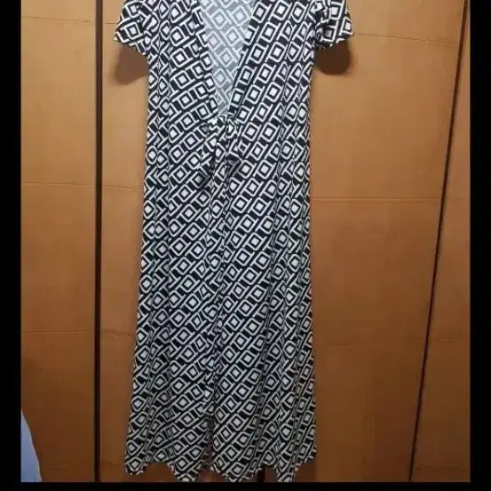 [BUNJANG] Geometric Pattern Wrap Dress / 패턴 랩 원피스