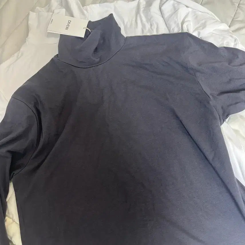 [BUNJANG] Dive In Turtleneck Charcoal, White (Set of 2) / (새상품, 2장)다이브인 터틀넥 차콜, 화이트