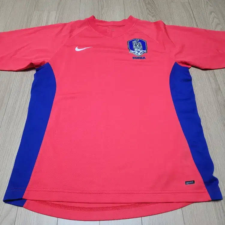 [BUNJANG] Nike 2006 South Korea National Football Team Jersey Size 95 / 태극기 제공) 나이키 2006년 국대 축구 유니폼 사이즈 95 판매합니다