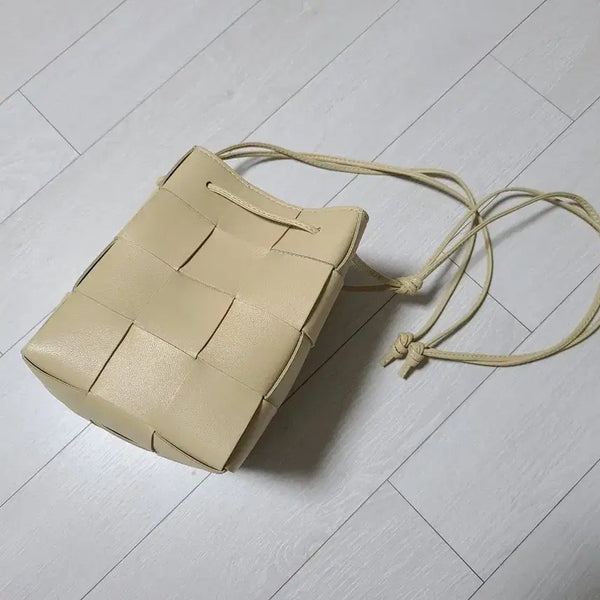 [BUNJANG] Bottega Veneta Cassette Bucket Bag Small Porridge / 보테가베네타 카세트버킷백 스몰 포리지