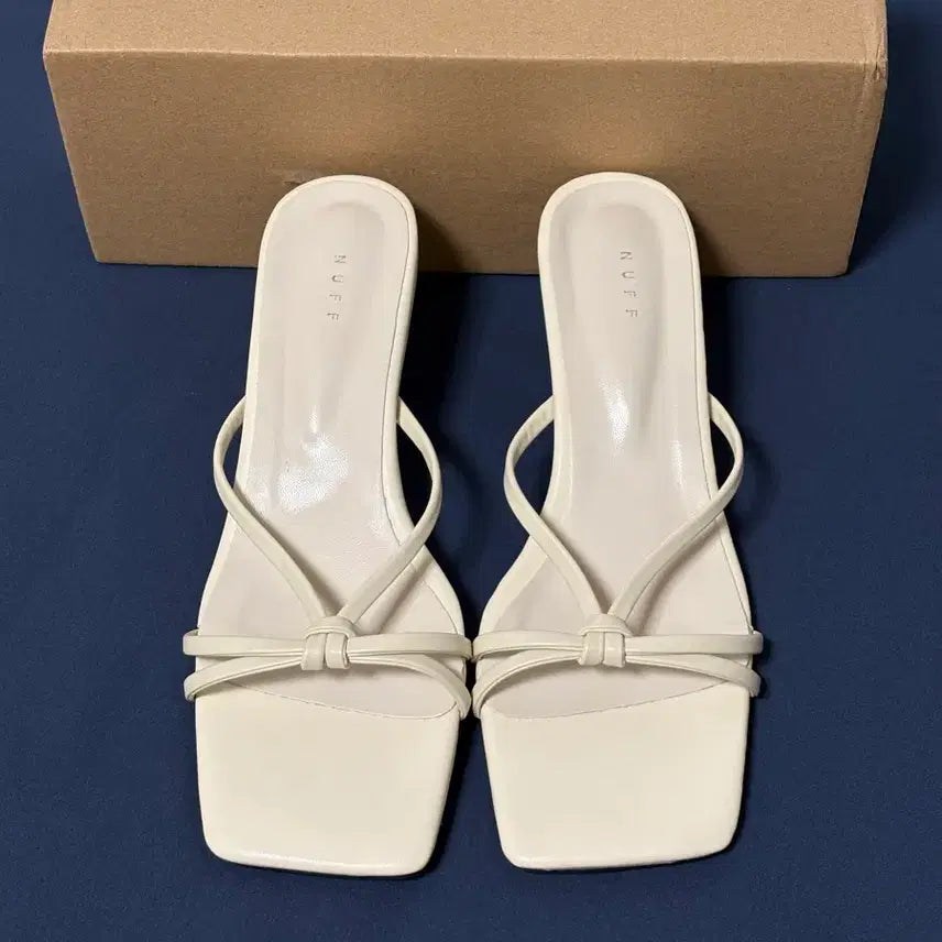 [BUNJANG] Mule Sandals Ivory Size 235 / 뮬 샌들(새상품)
