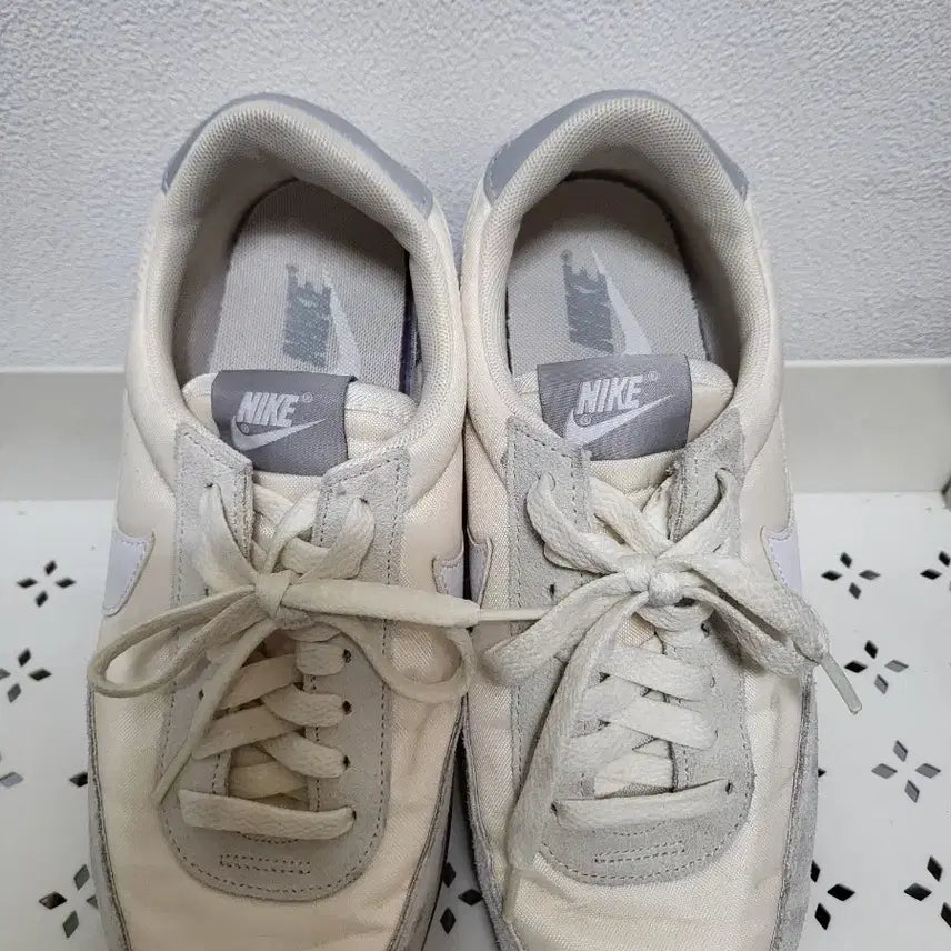 [BUNJANG] Nike Daybreak White/Light Grey Sneakers / 70207/나이키 데이브레이크 흰색/라이트그레이