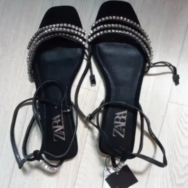 [BUNJANG] Zara Crystal Embellished Sandals / 자라 큐빅 샌들