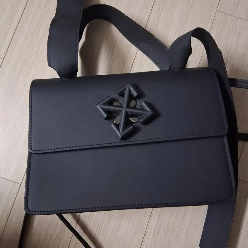 [BUNJANG] Off-White Arrow Logo Crossbody Bag Black / 오프화이트 애로우 로고 크로스백 블랙