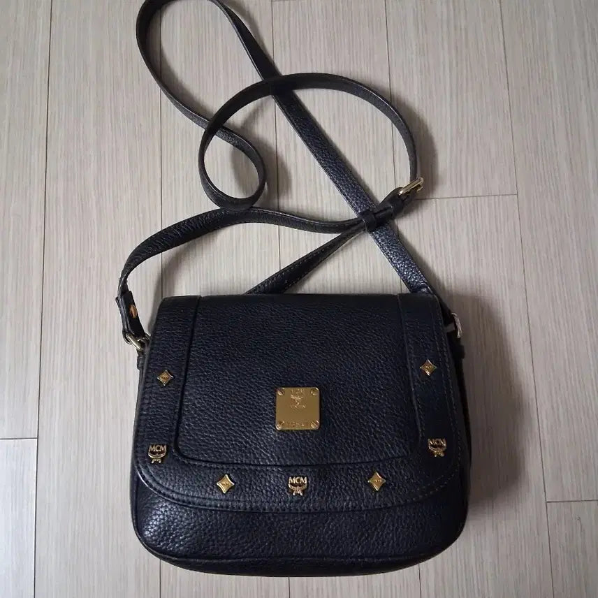 [BUNJANG] MCM Black Leather Crossbody Bag / MCM 가방 크로스백 블랙