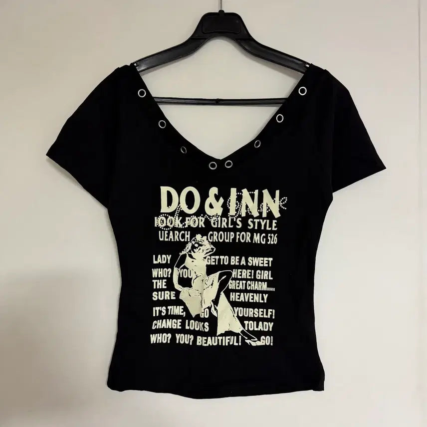 [BUNJANG] Black Perforated V-Neck Short Sleeve T-Shirt / 새상품 블랙 펀칭 브이넥 반팔
