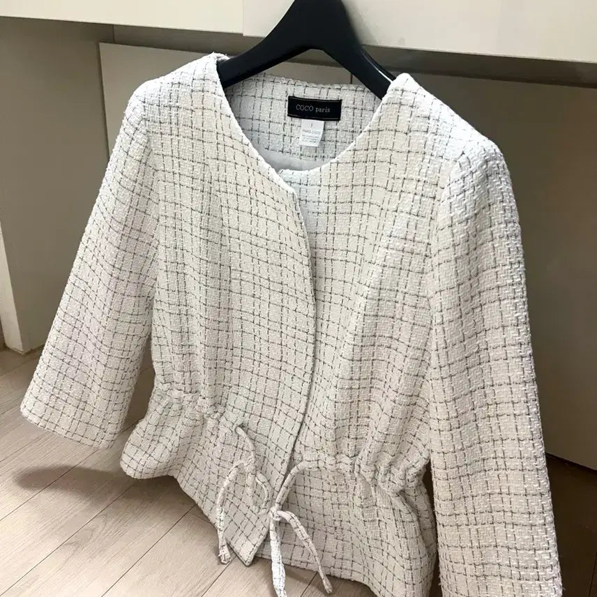 [BUNJANG] Coco Paris String Frill Ruffle Tweed Jacket White / 코코파리 스트링 프릴 러플 트위드 자켓 화이트9부노카라라운드넥은사펄하객룩