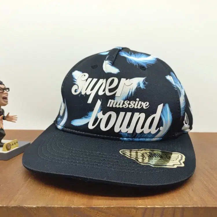[BUNJANG] Hat's On Super Massive Bound Feather Snapback Hat Black Blue / 햇츠온 스냅백 모자 Super Massive Bound 깃털 블랙 블루