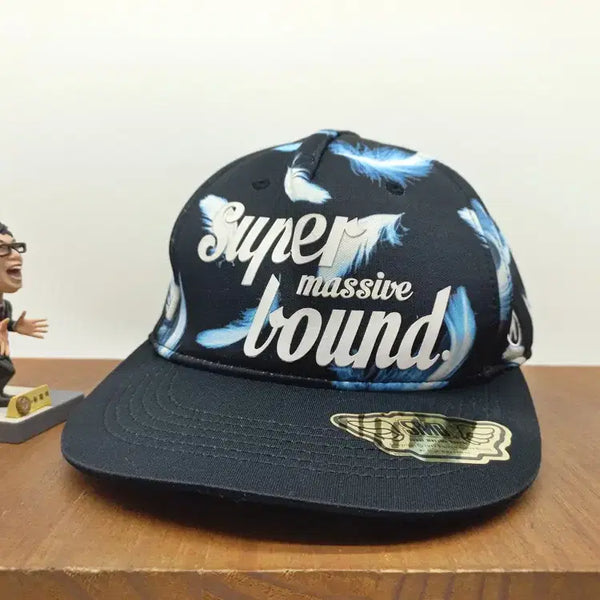 [BUNJANG] Hat's On Super Massive Bound Feather Snapback Hat Black Blue / 햇츠온 스냅백 모자 Super Massive Bound 깃털 블랙 블루