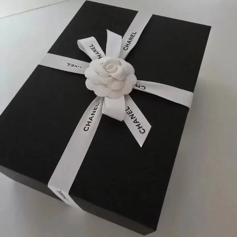 [BUNJANG] Chanel Bag Box (31.5x22x11) with Camellia and Ribbon / 샤넬 가방박스 (31.5x22x11) @ 샤넬박스