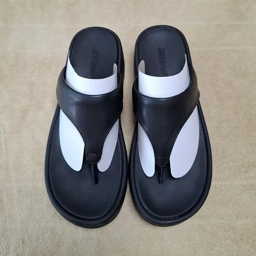 [BUNJANG] Brumas Arch Curved Flip Flops / 브루마스 소가죽 아치 커브드 플리플랍 240