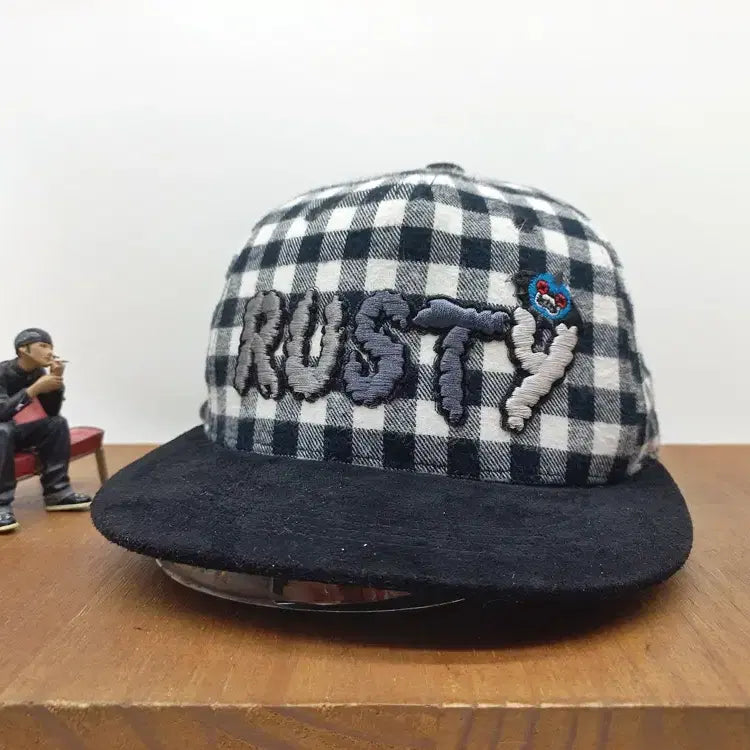 [BUNJANG] Elstinko Rusty Check Black Snapback Hat / 엘스팅코 스트릿 스냅백 모자 햇츠온 ELSTINKO RUSTY 체크 블랙