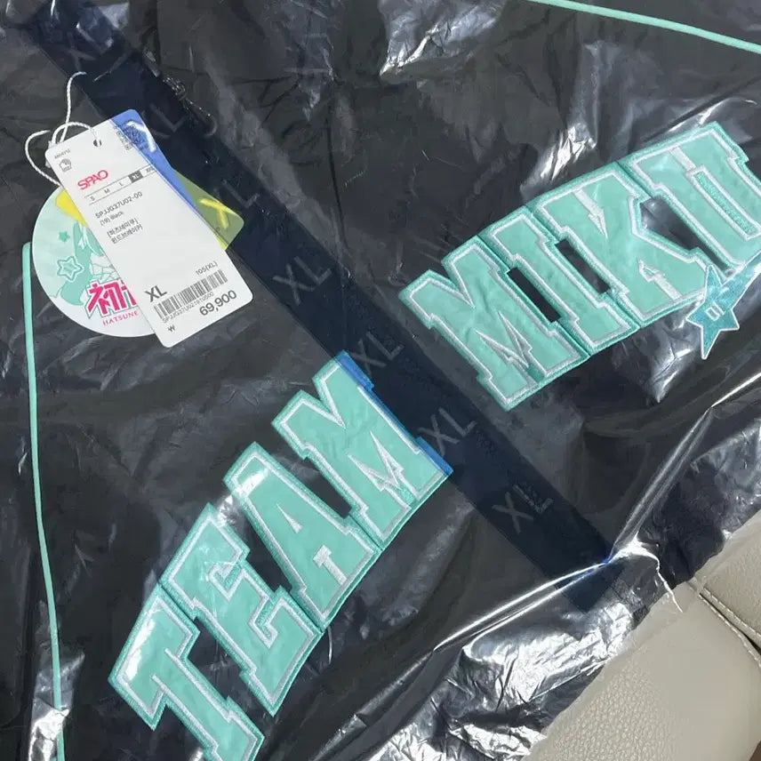 [BUNJANG] SPAO x Hatsune Miku Collaboration Windbreaker XL / 스파오 미쿠 콜라보 윈드브레이커XL 판매합니다