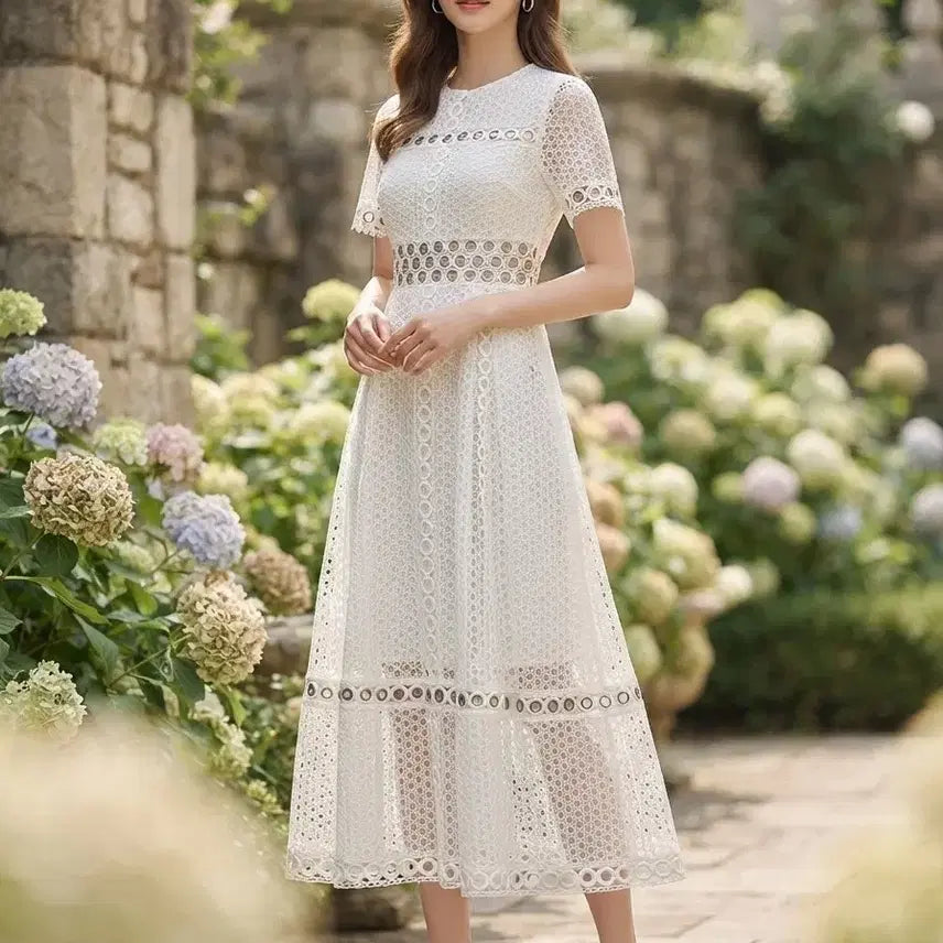 [BUNJANG] Maje White Lace Eyelet Punch Long Dress / 마쥬 페미닌 무드의 화이트 레이스 아일렛 펀칭 롱원피스 1. 55