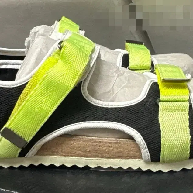 [BUNJANG] Descente Sandal Fluorescent Lime/Black Size 260 / 정품 데상트 샌들 형광 라임/블랙 260