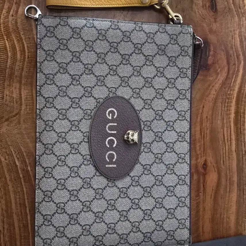 [BUNJANG] Gucci GG Pattern Tiger Accent Clutch Bag / 구찌클러치