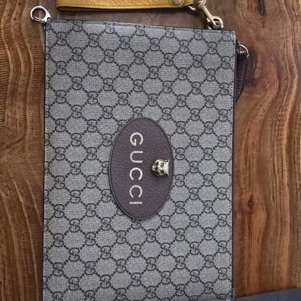[BUNJANG] Gucci GG Pattern Tiger Accent Clutch Bag / 구찌클러치