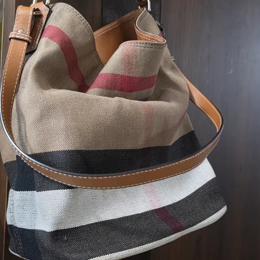 [BUNJANG] Burberry Hobo Bag Medium / 급처,네고가능) 정품 버버리 호보백 미듐 판매해요