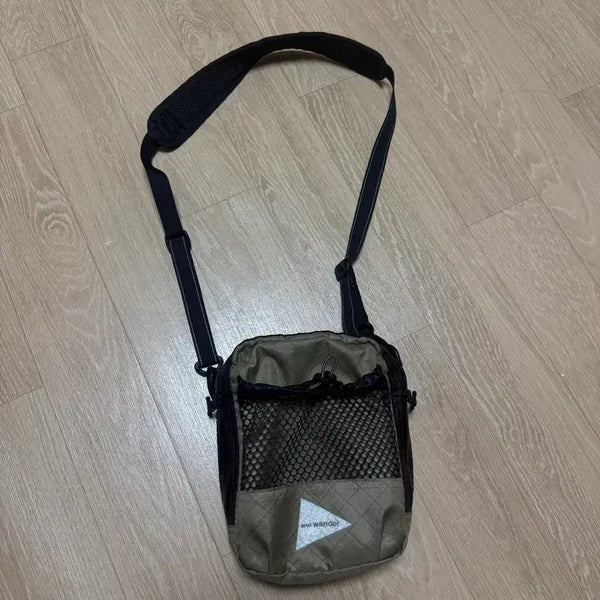 [BUNJANG] and wander Sacoche Crossbody Bag / 앤드원더 and wonder 사코슈 크로스백