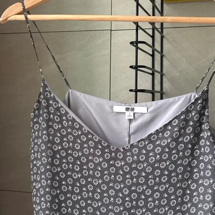 [BUNJANG] Uniqlo Floral Print Spaghetti Strap Dress / 유니클로 꽃무늬 끈 원피스