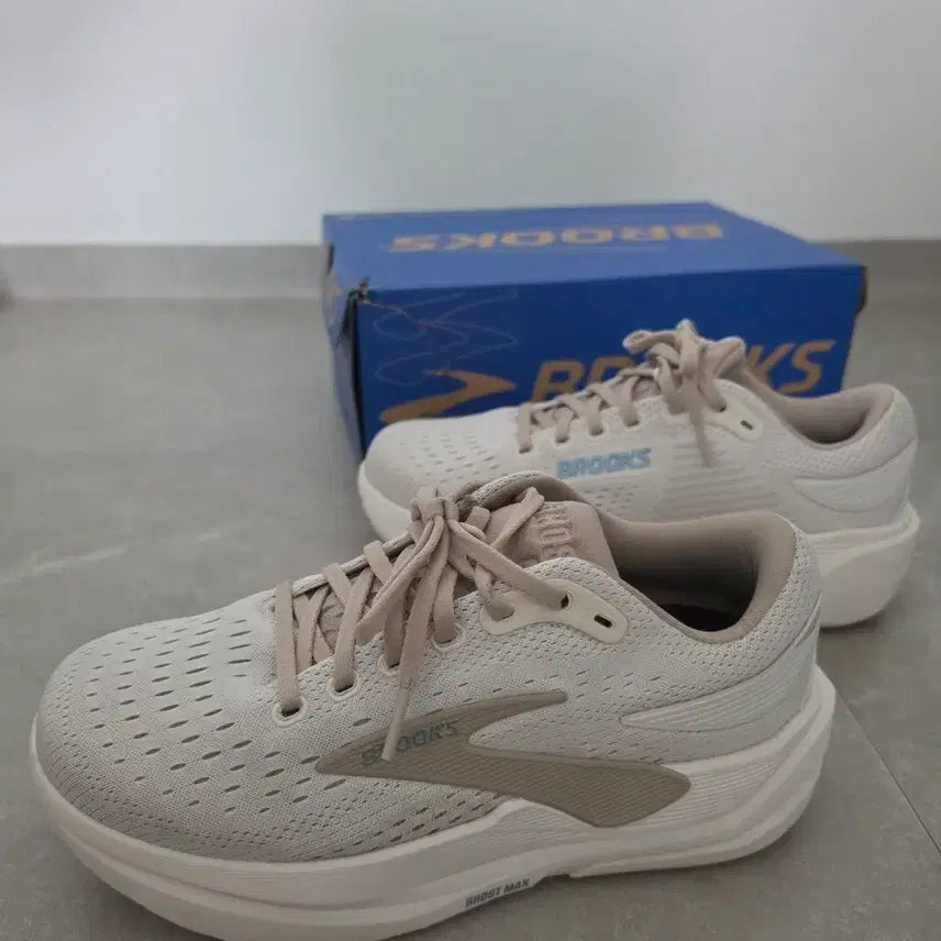[BUNJANG] Ghostmax 3 Women's X-Wide Sneakers Size 240 (US 7) / 고스트맥스3 여성운동화 x wide 240사이즈(7사이즈)