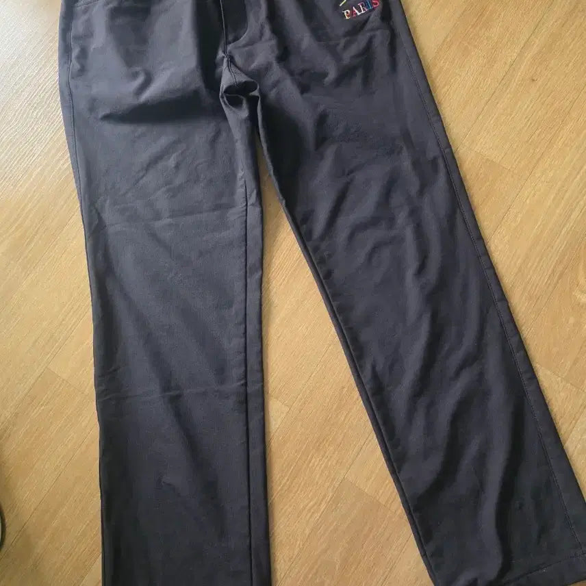 [BUNJANG] Mark &ロナ Golf Pants with Embroidered Detail / 마크앤로나