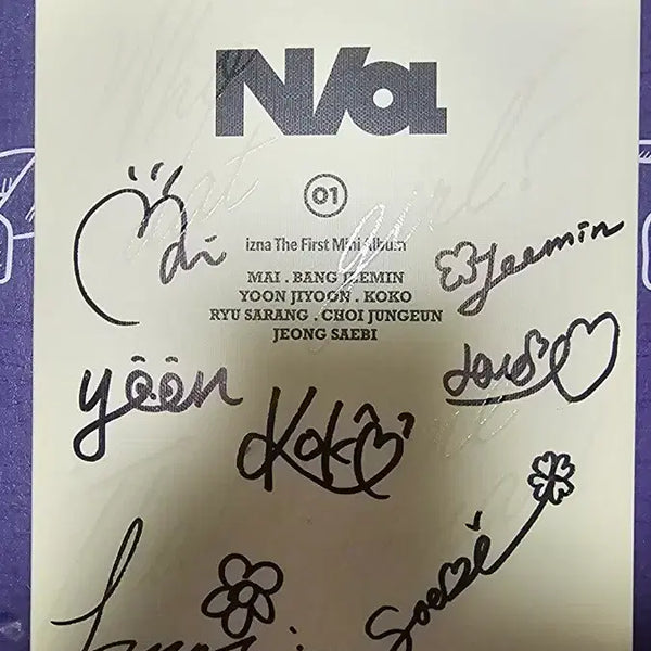 [BUNJANG] IZNA The First Mini Album Signed CD / 이즈나 비매 싸인시디
