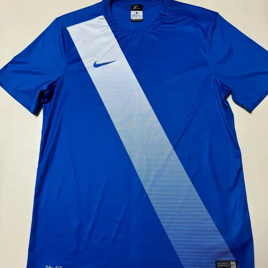 [BUNJANG] Nike Dri-FIT Performance Short Sleeve T-Shirt - Size 100 / (상태SS) 나이키 기능성 러닝/풋살 드라이핏 반팔티셔츠100