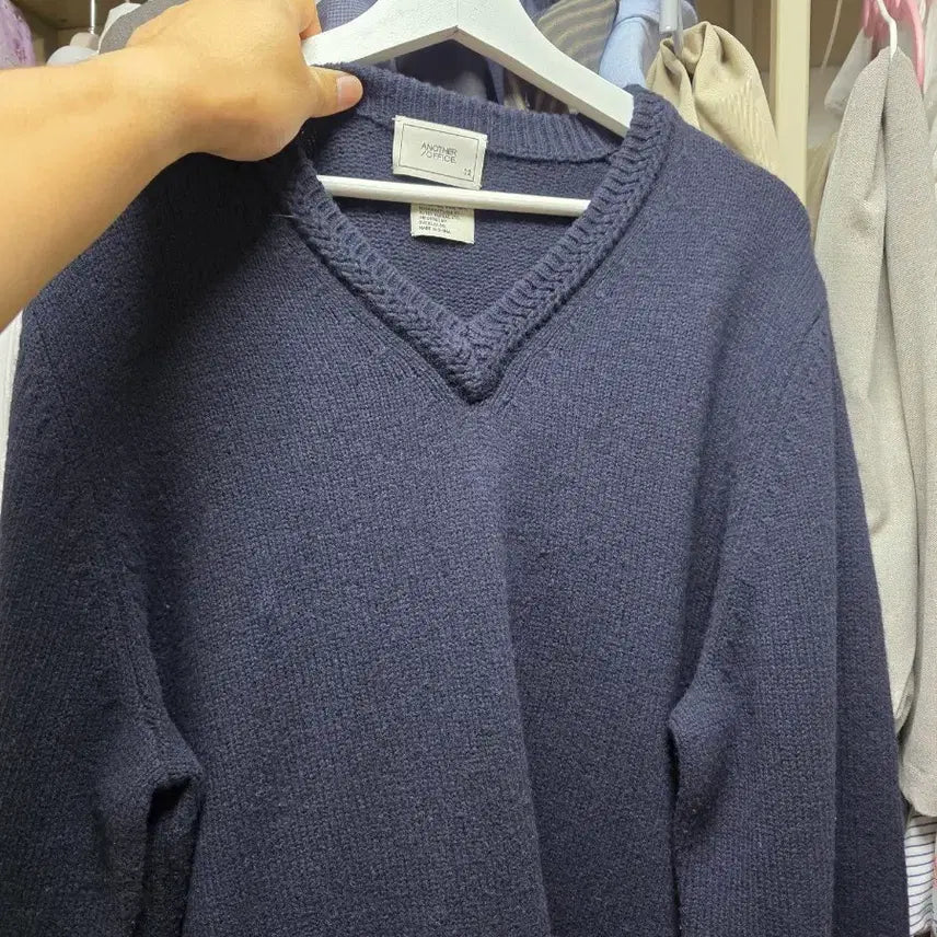 [BUNJANG] Anotheroffice V-Neck Knit Navy / 어나더오피스 브이넥 니트 네이비