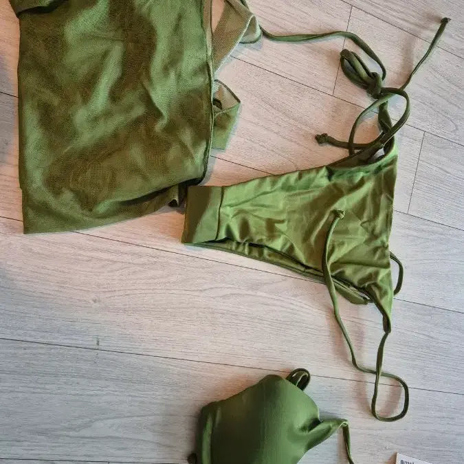[BUNJANG] Green Bikini Set with Wrap Skirt - New / 새상품-그린 비키니 세트
