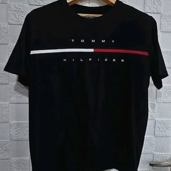 [BUNJANG] Tommy Hilfiger Black T-Shirt (Size S) / (P)타미힐피거 반팔티셔츠 블랙 S