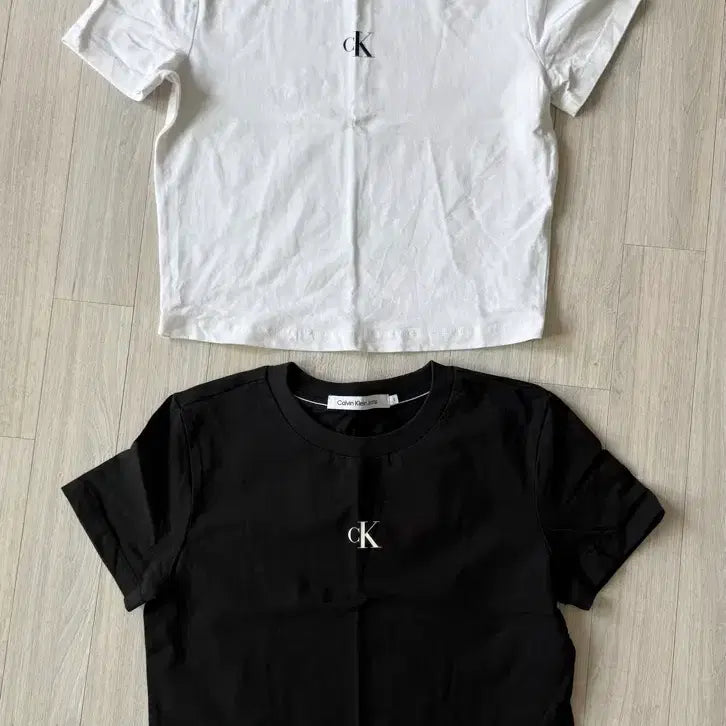 [BUNJANG] Calvin Klein Cropped T-Shirt / 캘빈클라인 크롭 반팔티