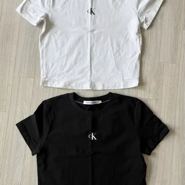 [BUNJANG] Calvin Klein Cropped T-Shirt / 캘빈클라인 크롭 반팔티